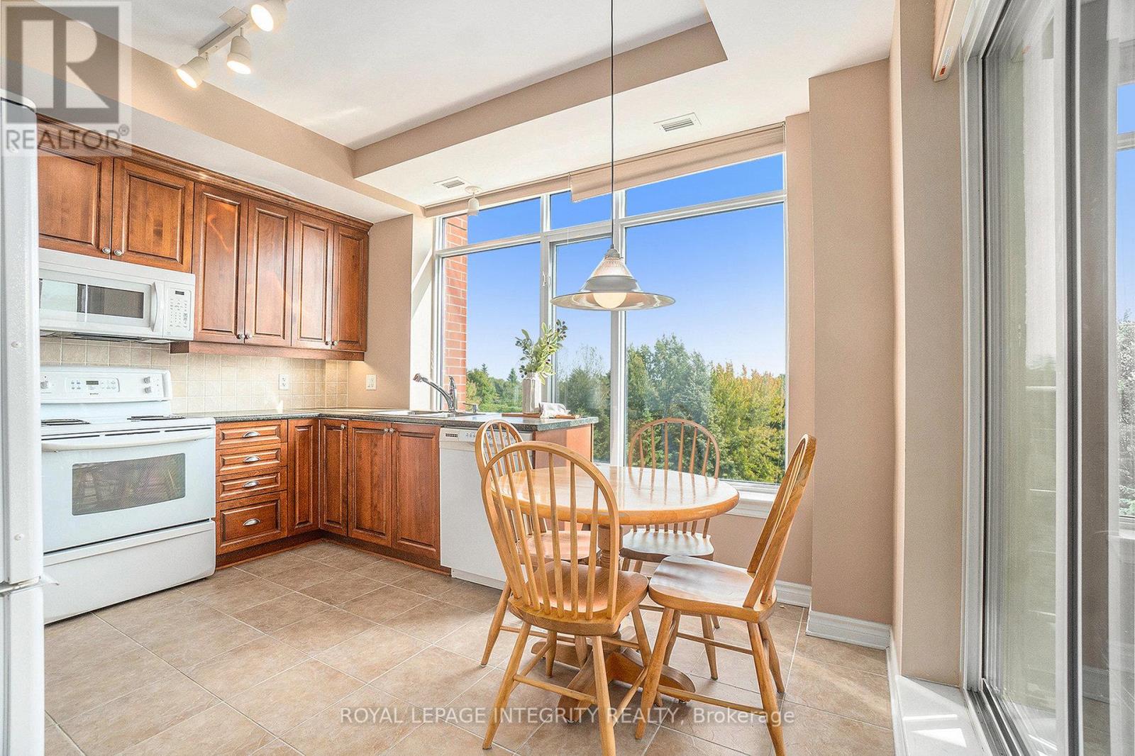 704 - 136 Darlington Private