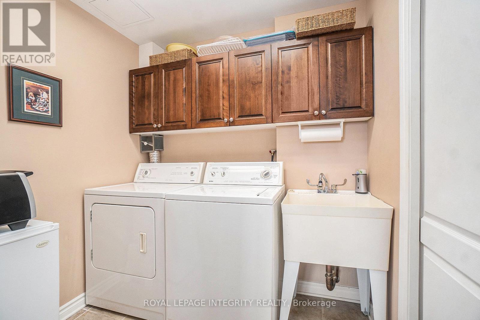 704 - 136 Darlington Private