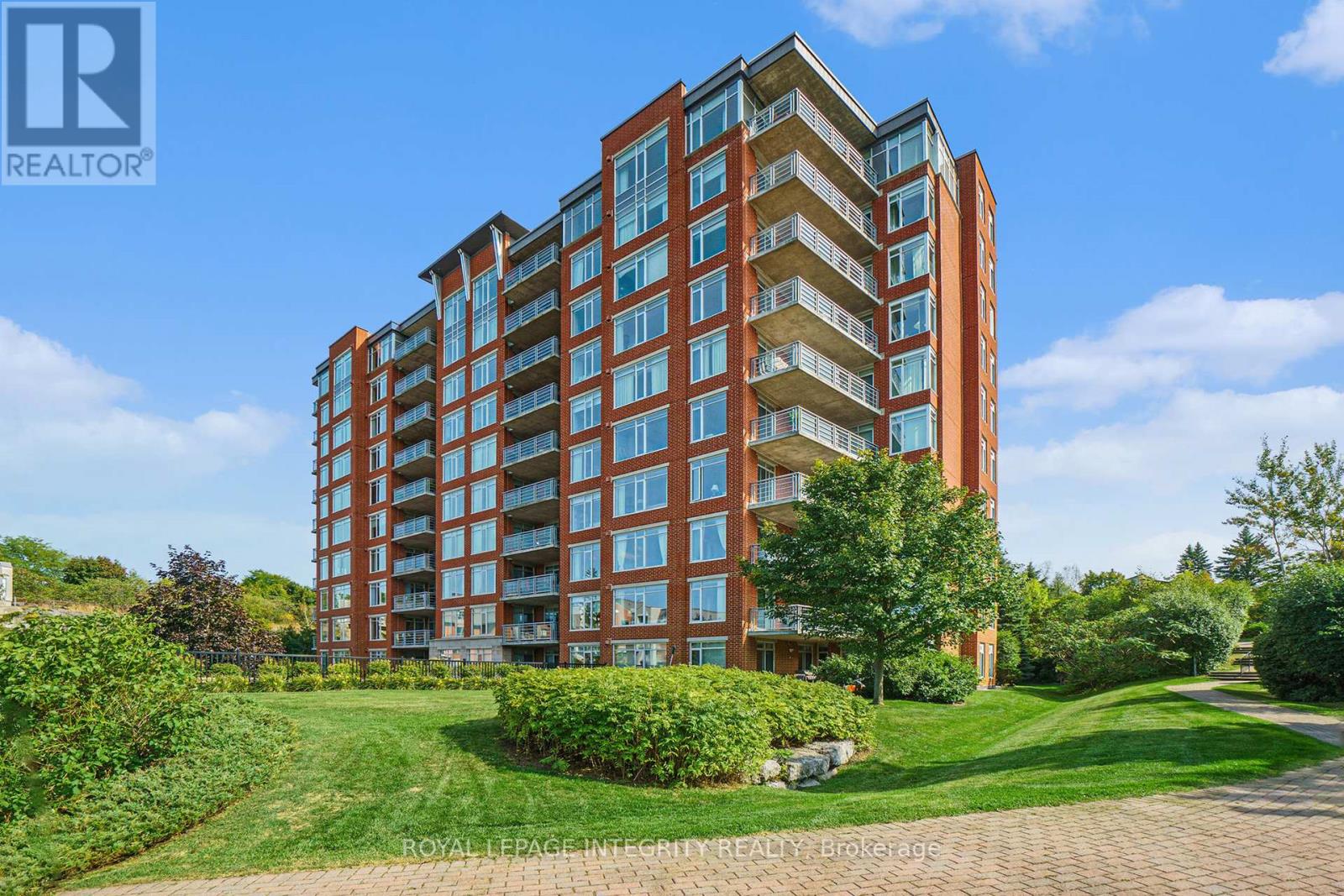 704 - 136 Darlington Private