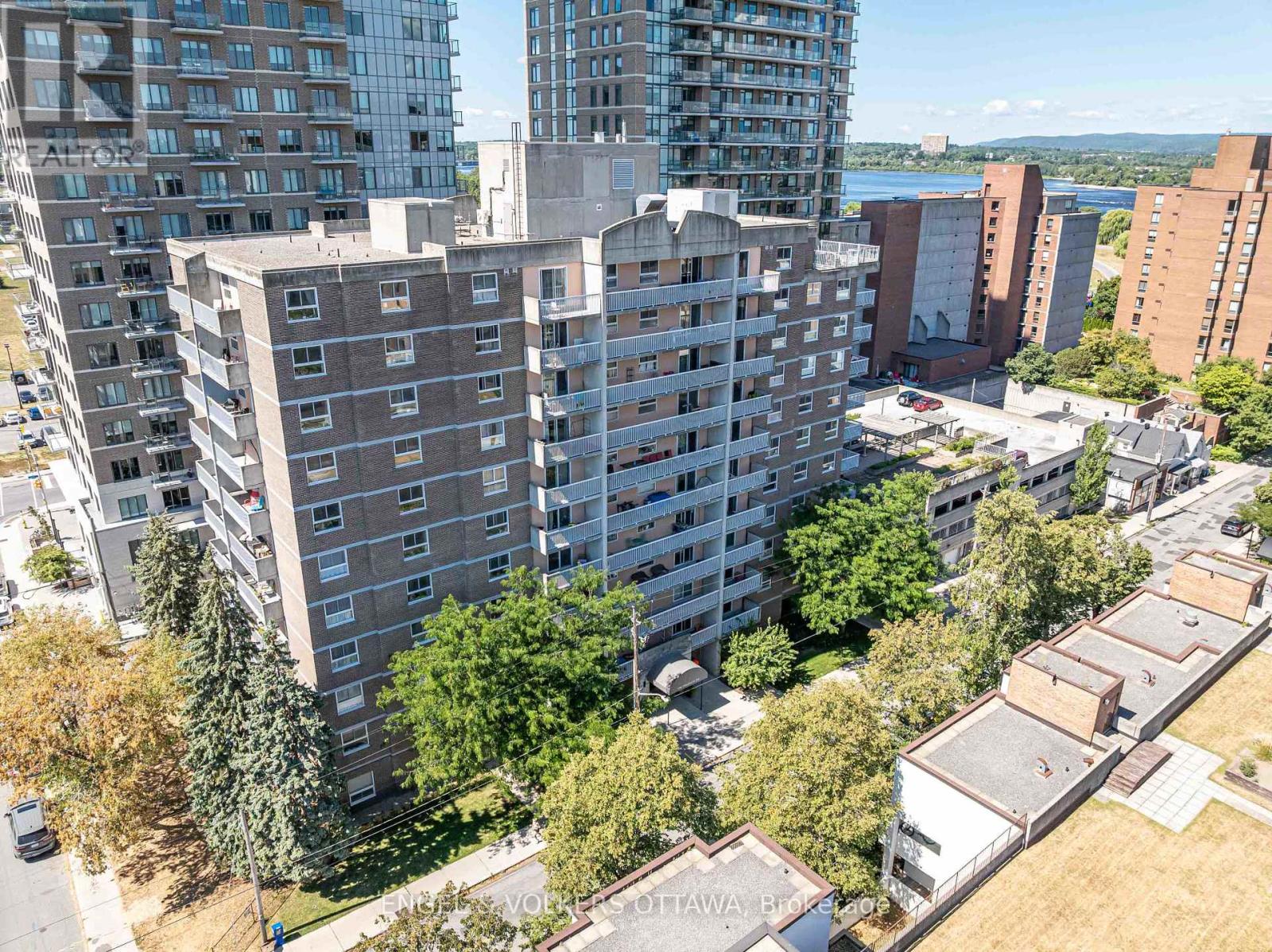 401 - 110 Forward Avenue