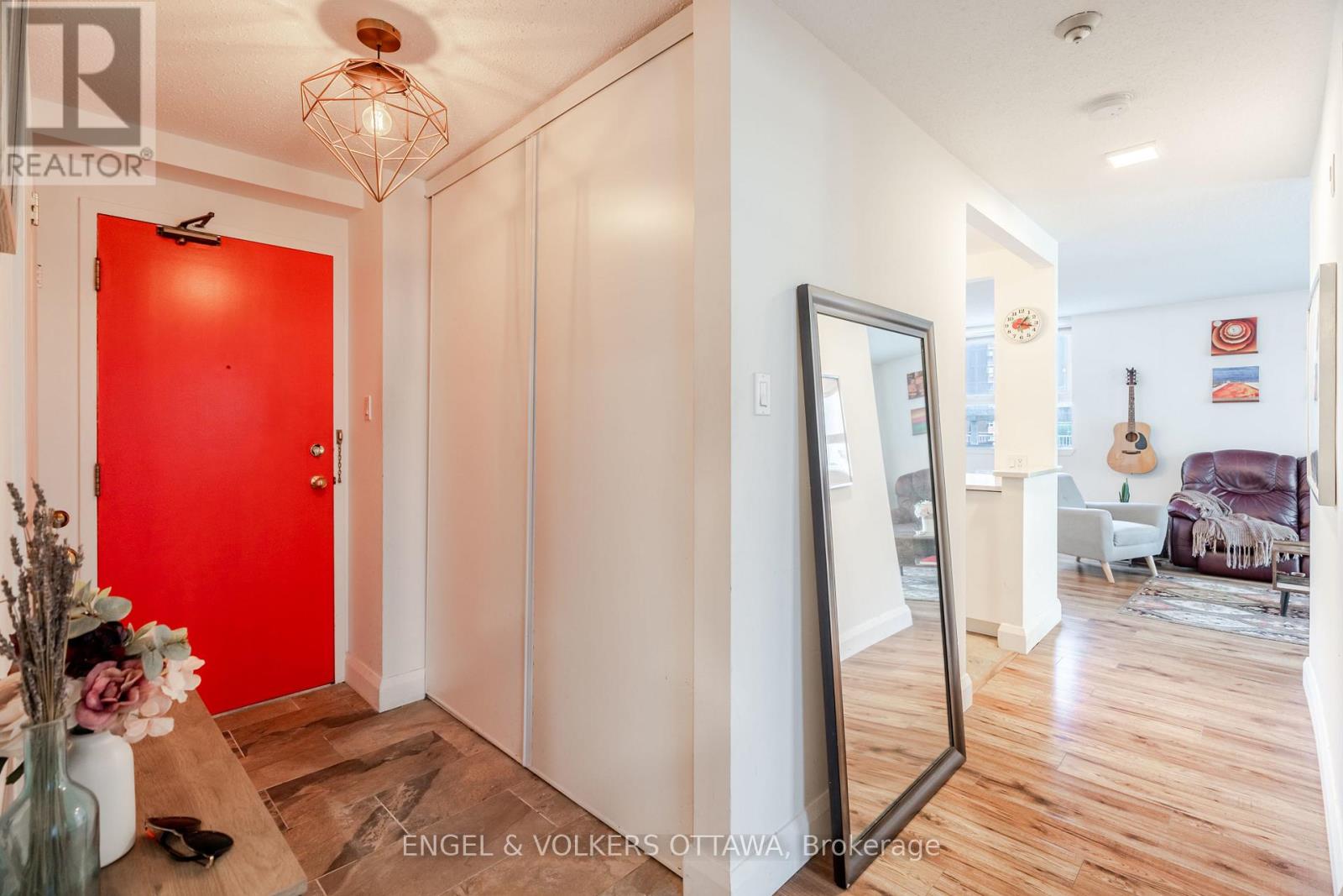 401 - 110 Forward Avenue