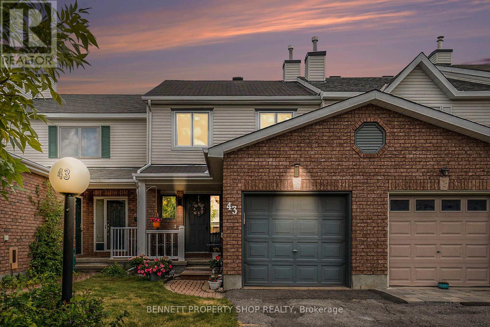 43 Roblyn Way