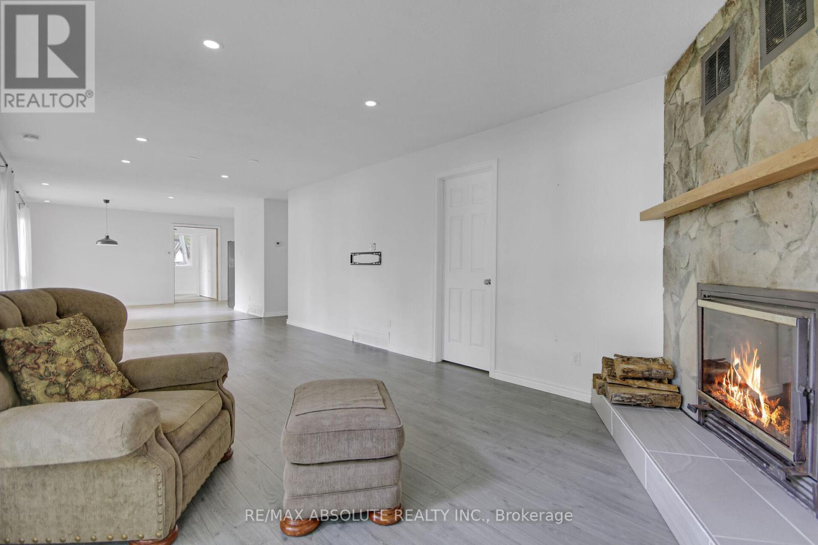 210 Pickerel Point Road