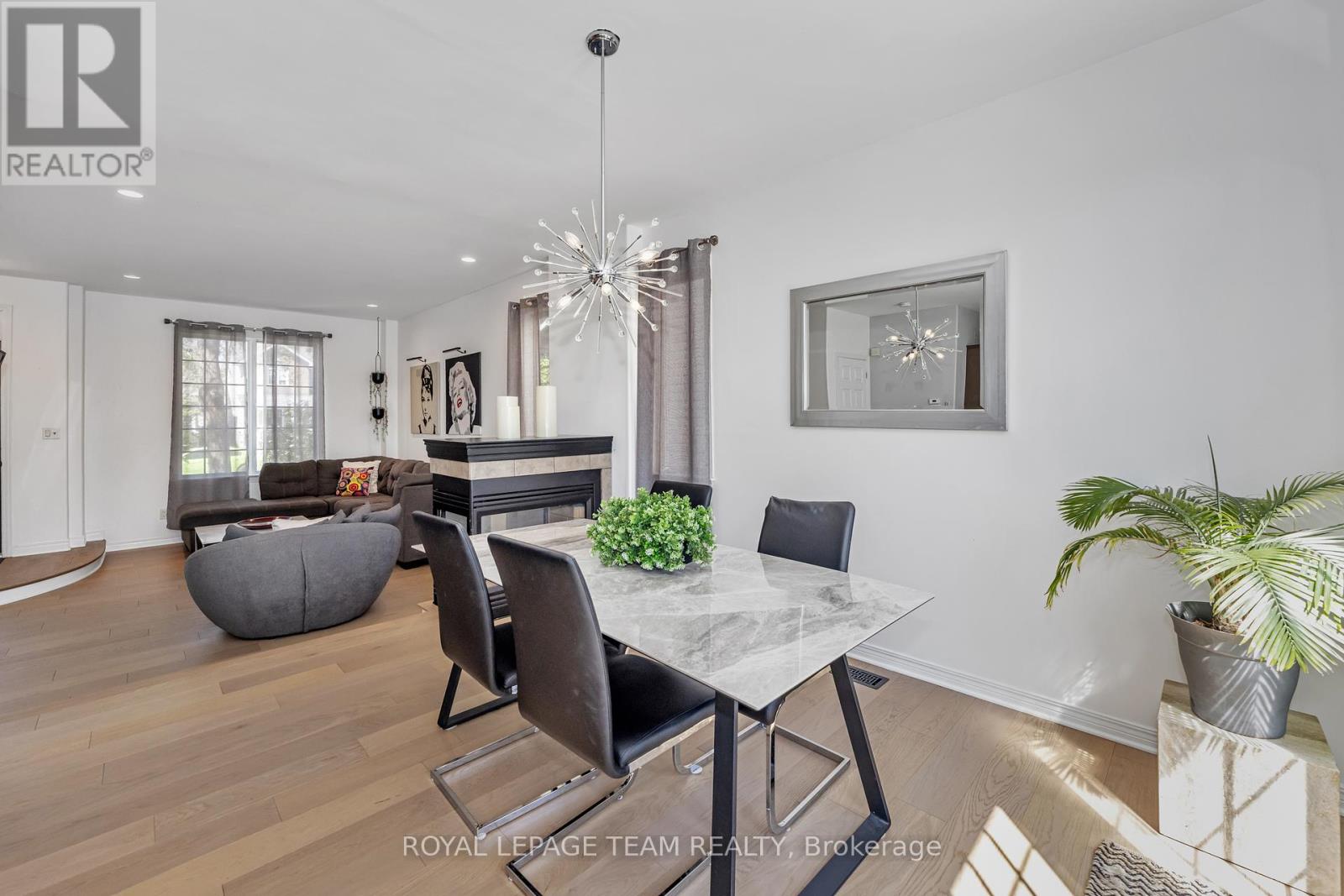 5 Sundew Court W