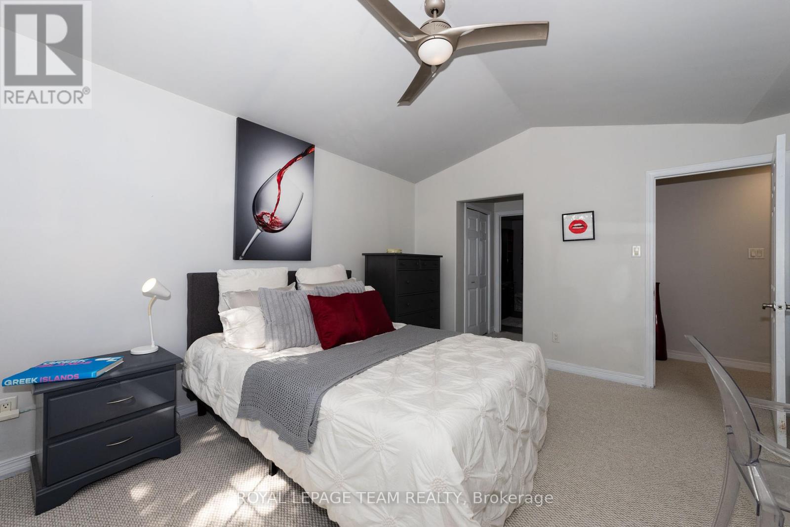 5 Sundew Court W