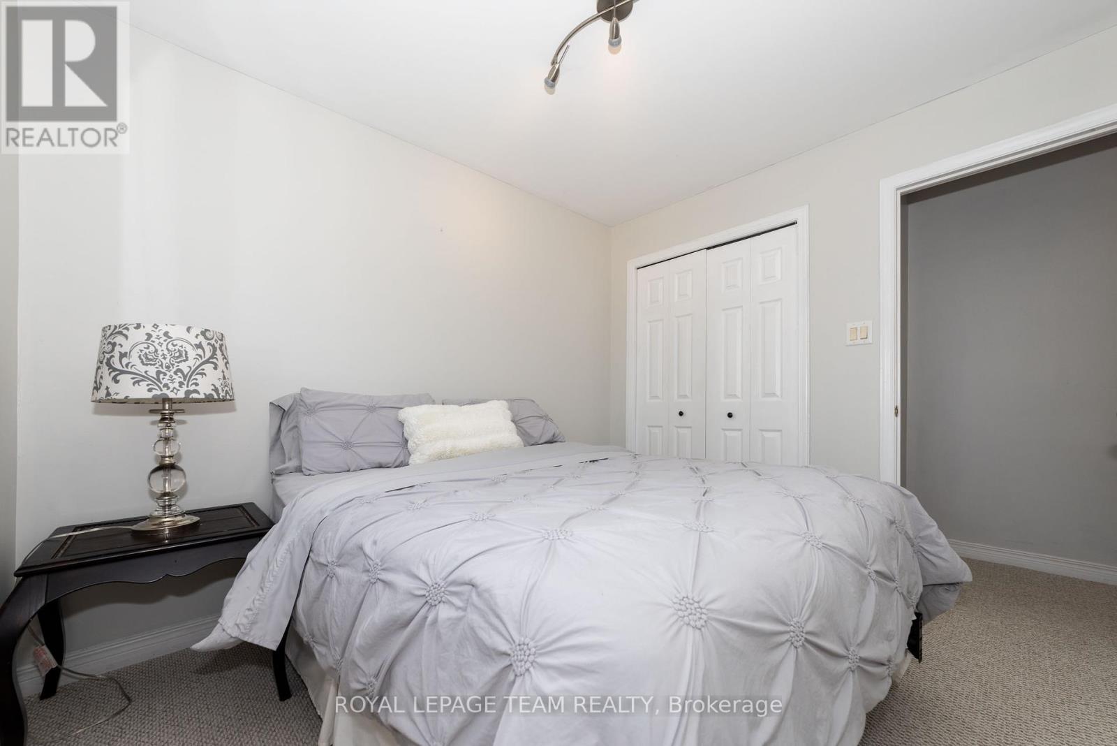 5 Sundew Court W