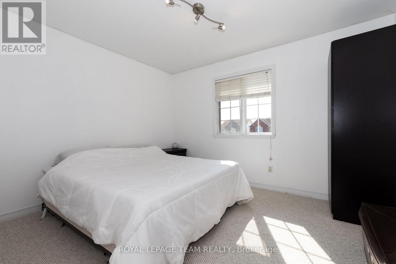 5 Sundew Court W