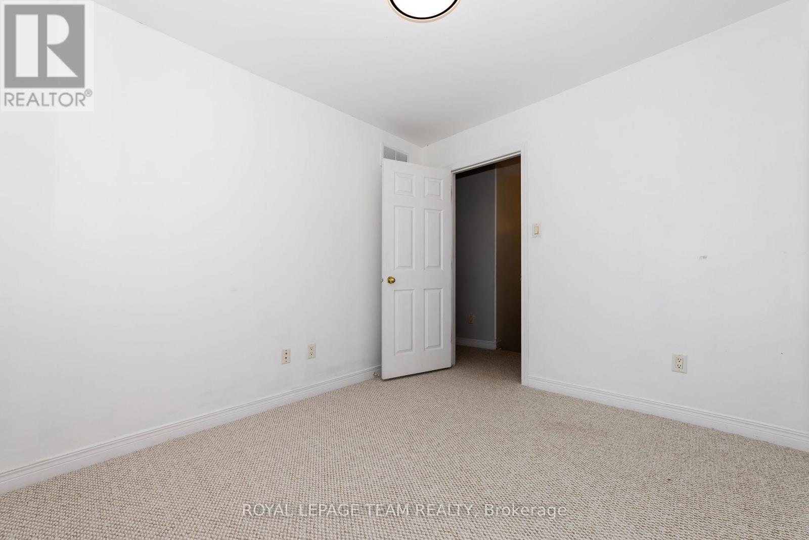 5 Sundew Court W