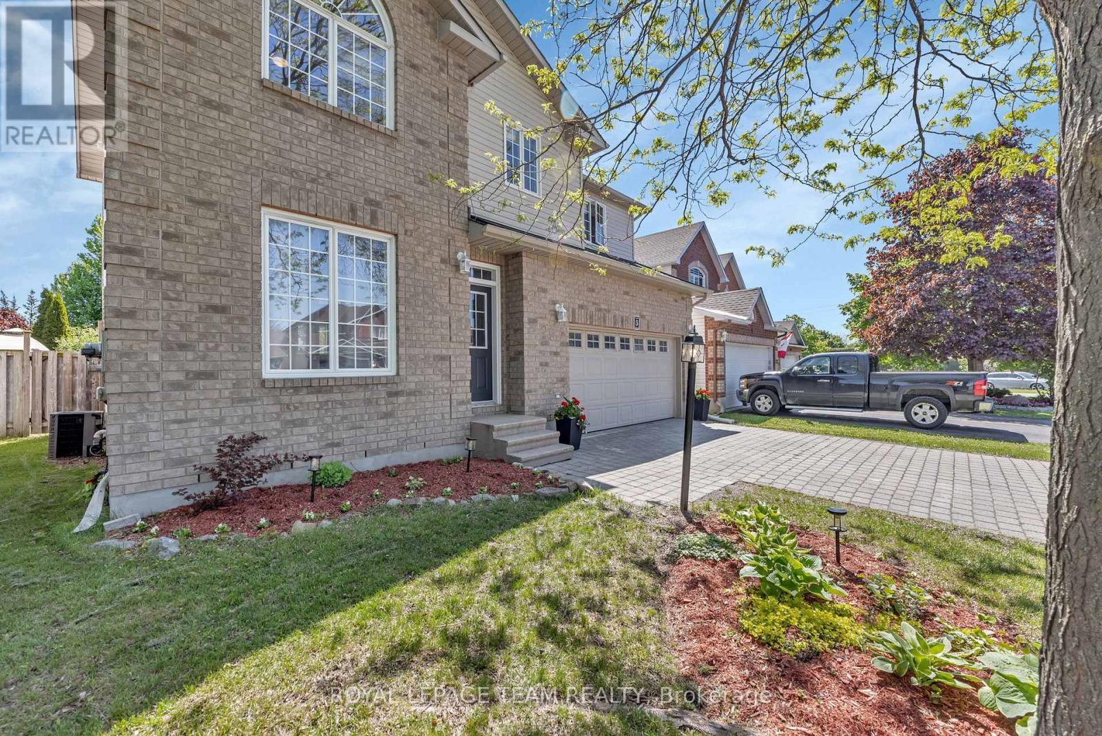5 Sundew Court W