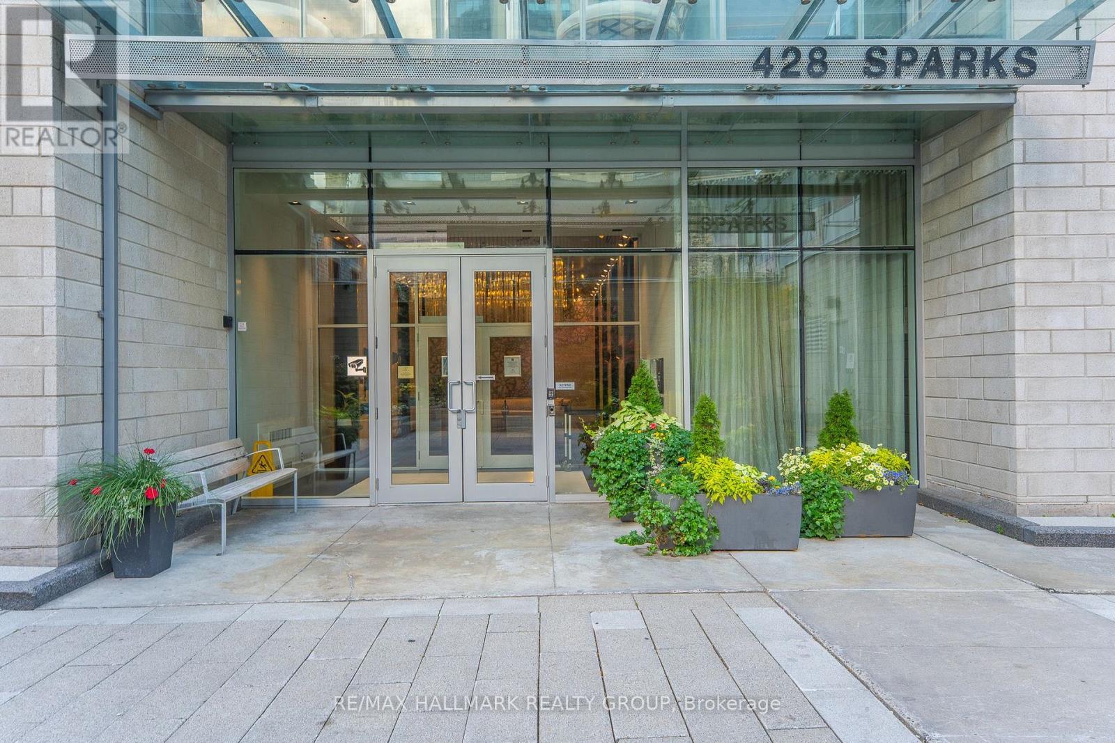 2001 - 428 Sparks Street