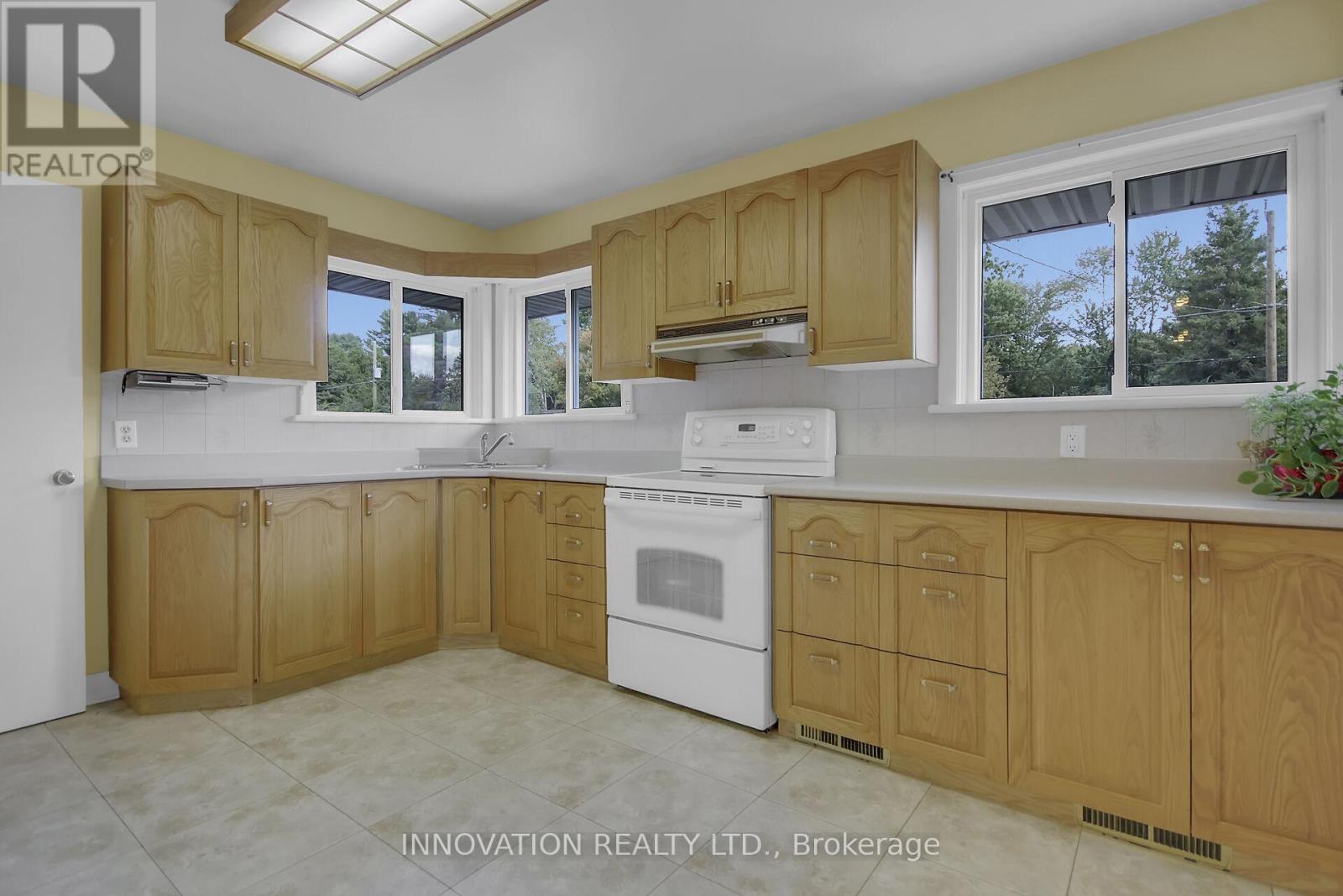 113 Grenfell Crescent N