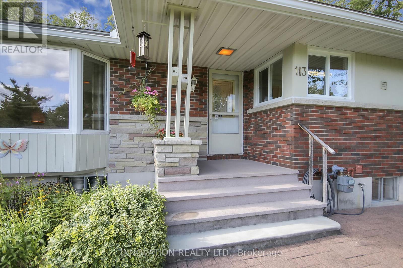 113 Grenfell Crescent N
