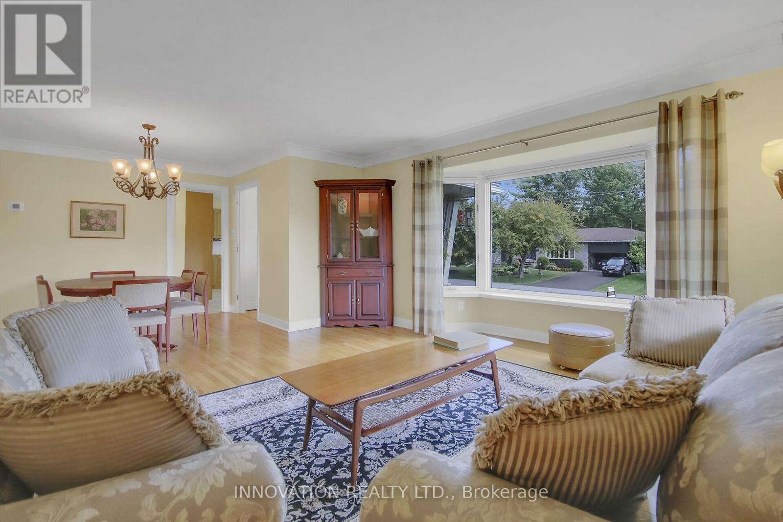 113 Grenfell Crescent N