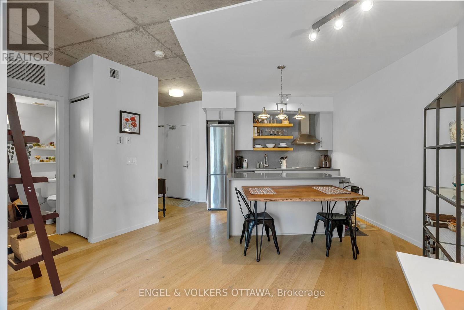 209 - 1000 Wellington Street W