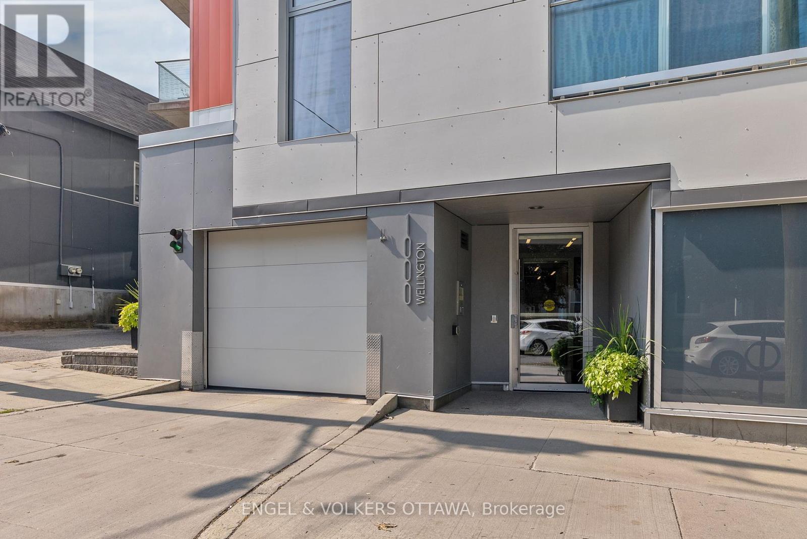 209 - 1000 Wellington Street W