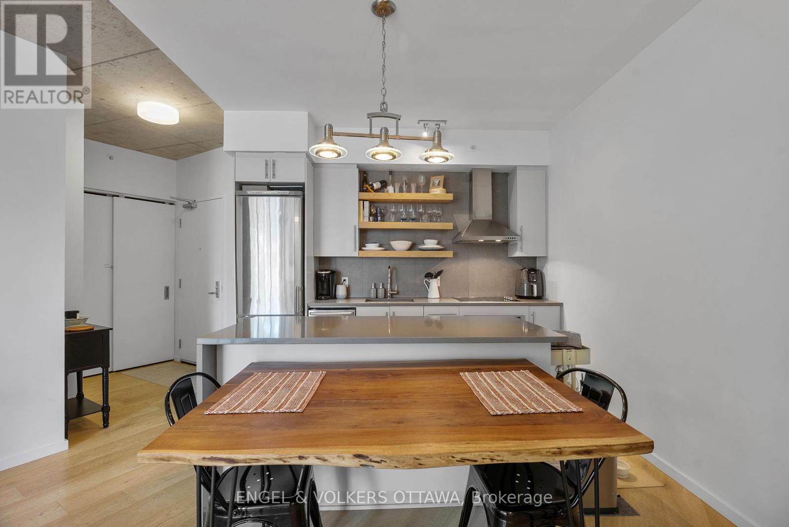 209 - 1000 Wellington Street W
