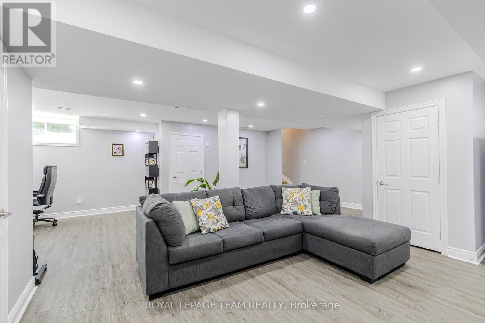 55 Emerald Pond Private