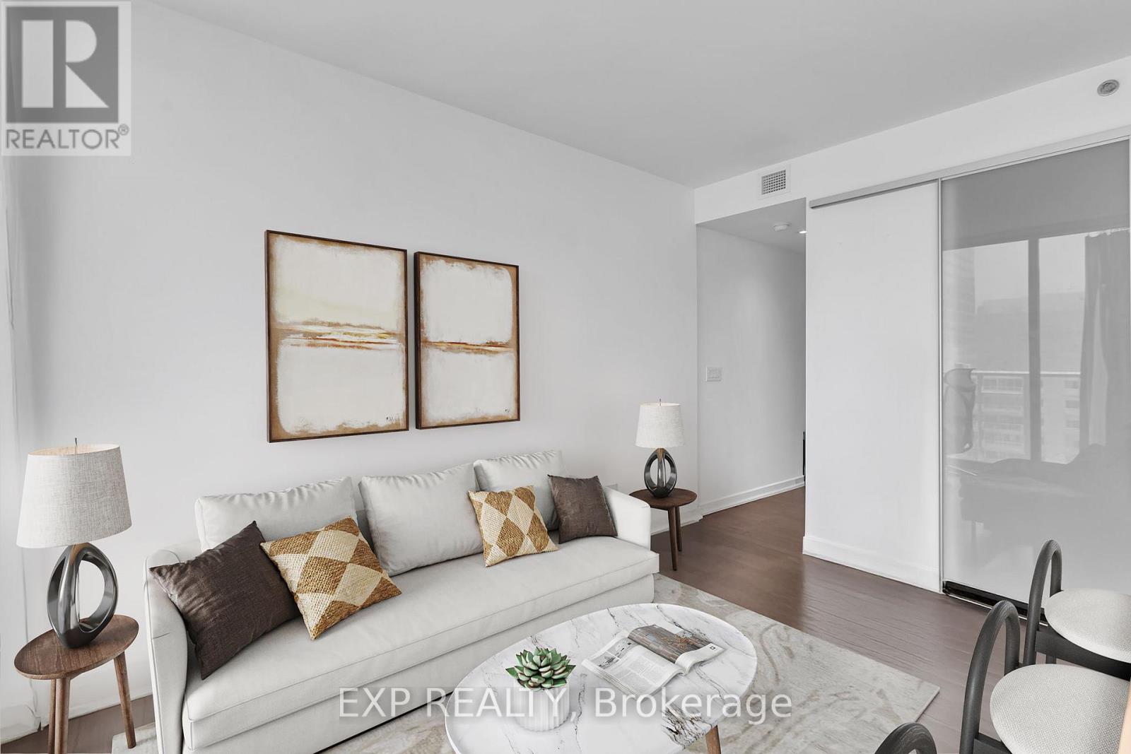 812 - 300 Lisgar Street
