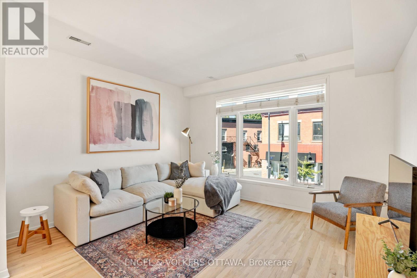 2 - 4 Sherbrooke Avenue