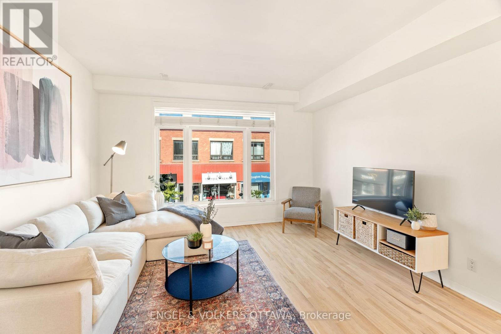 2 - 4 Sherbrooke Avenue