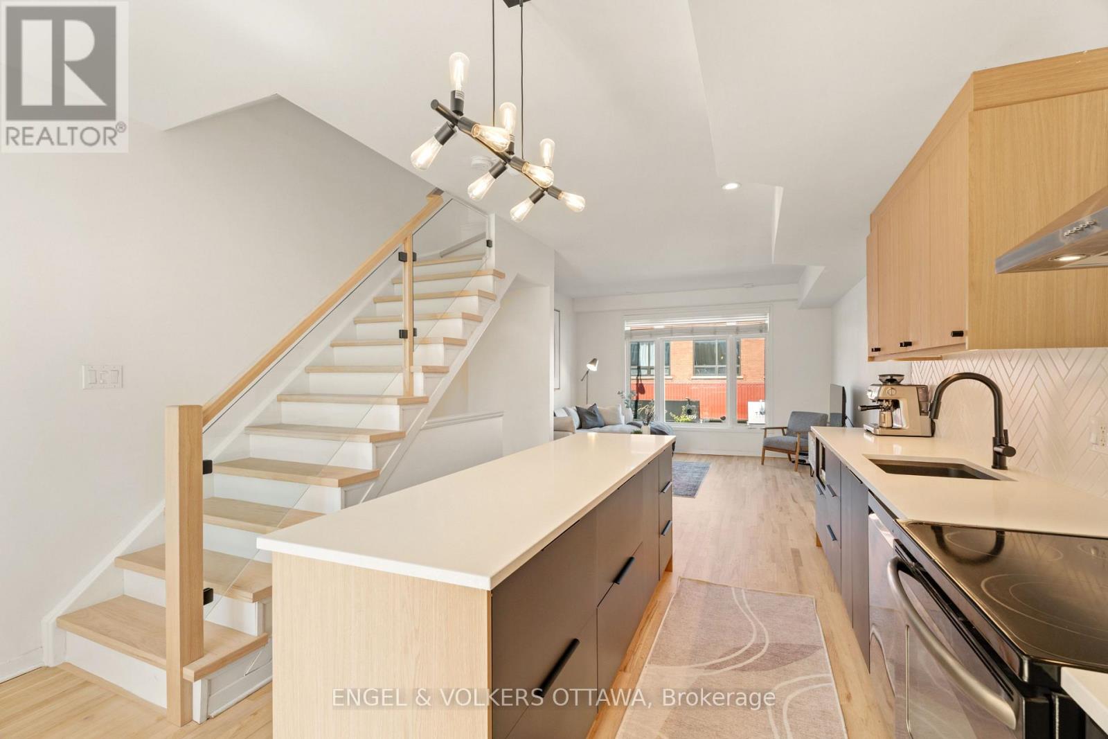 2 - 4 Sherbrooke Avenue