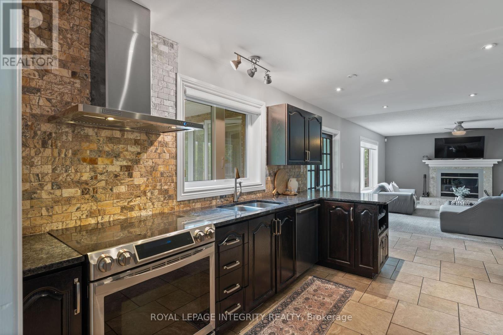 1893 Rideau Road