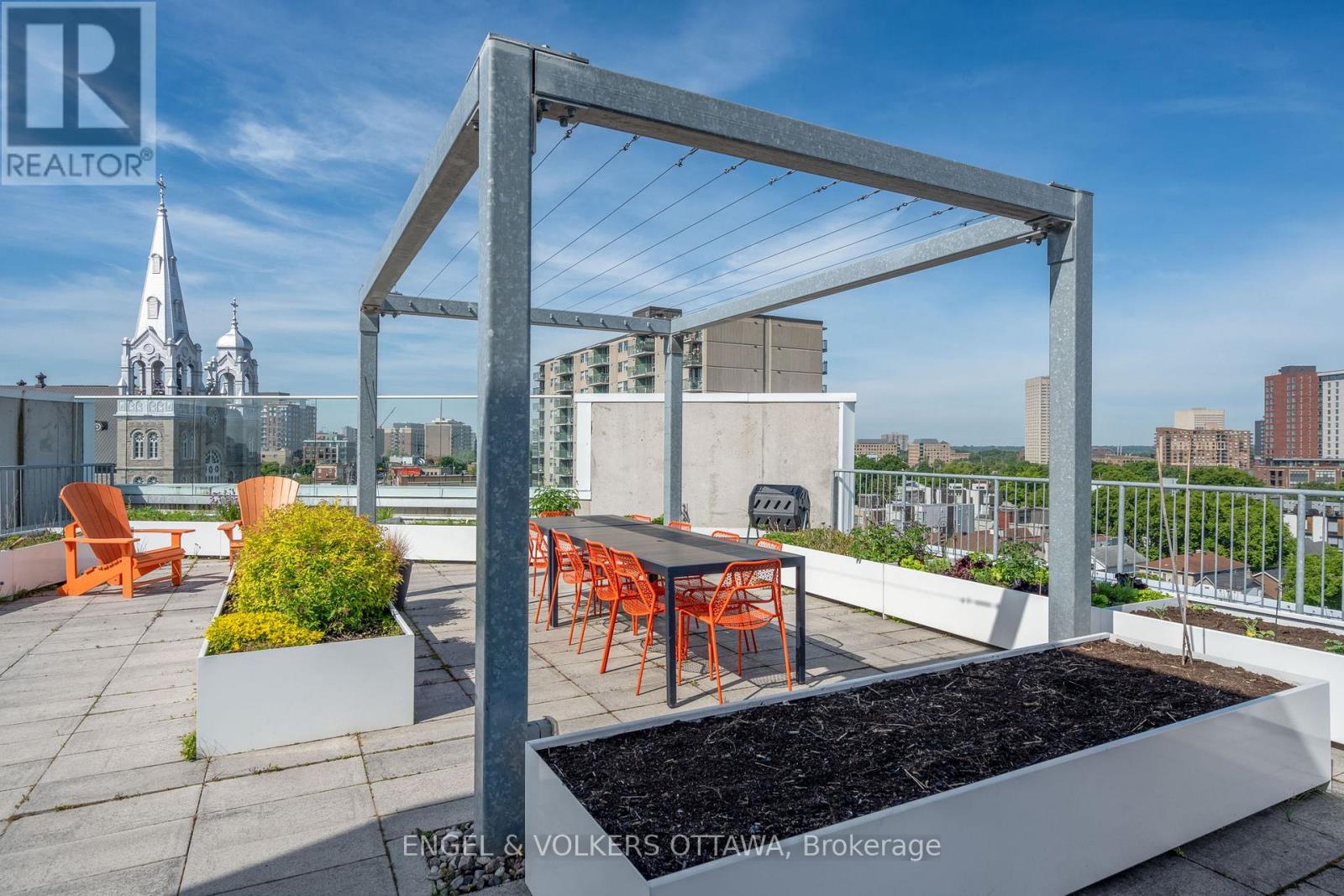 210 - 1000 Wellington Street W