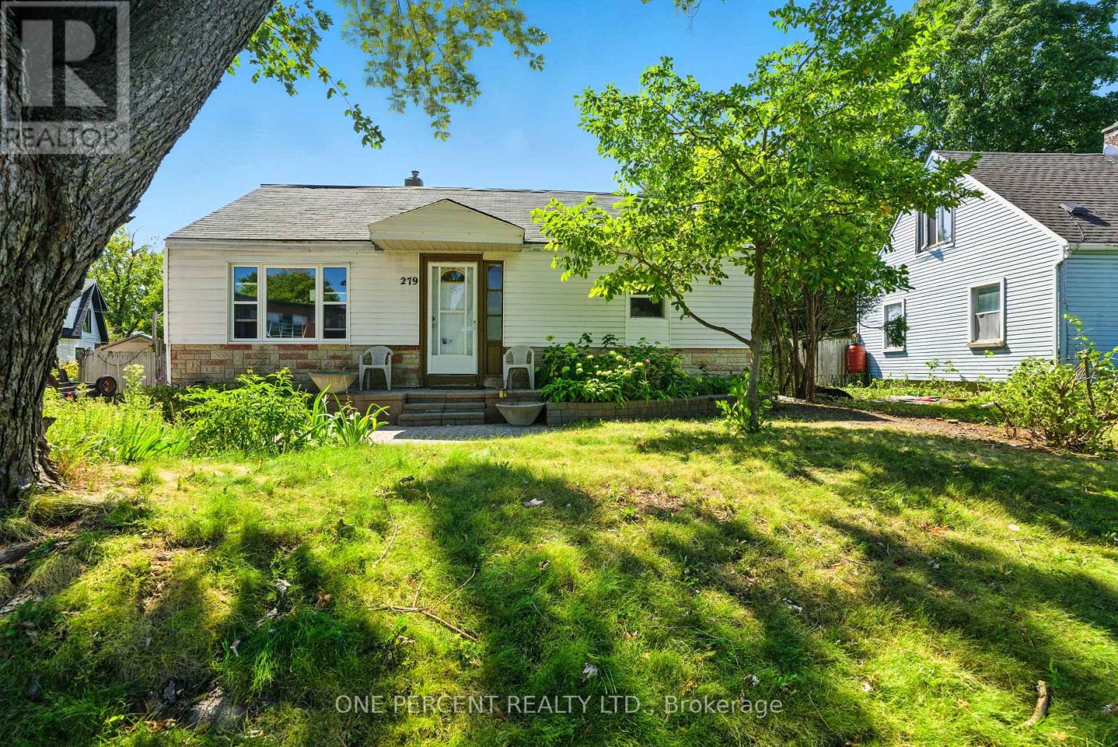 279 Anna Avenue W