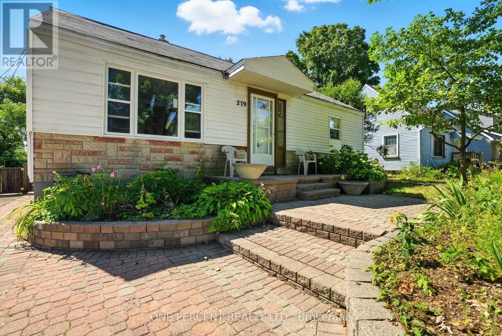 279 Anna Avenue W