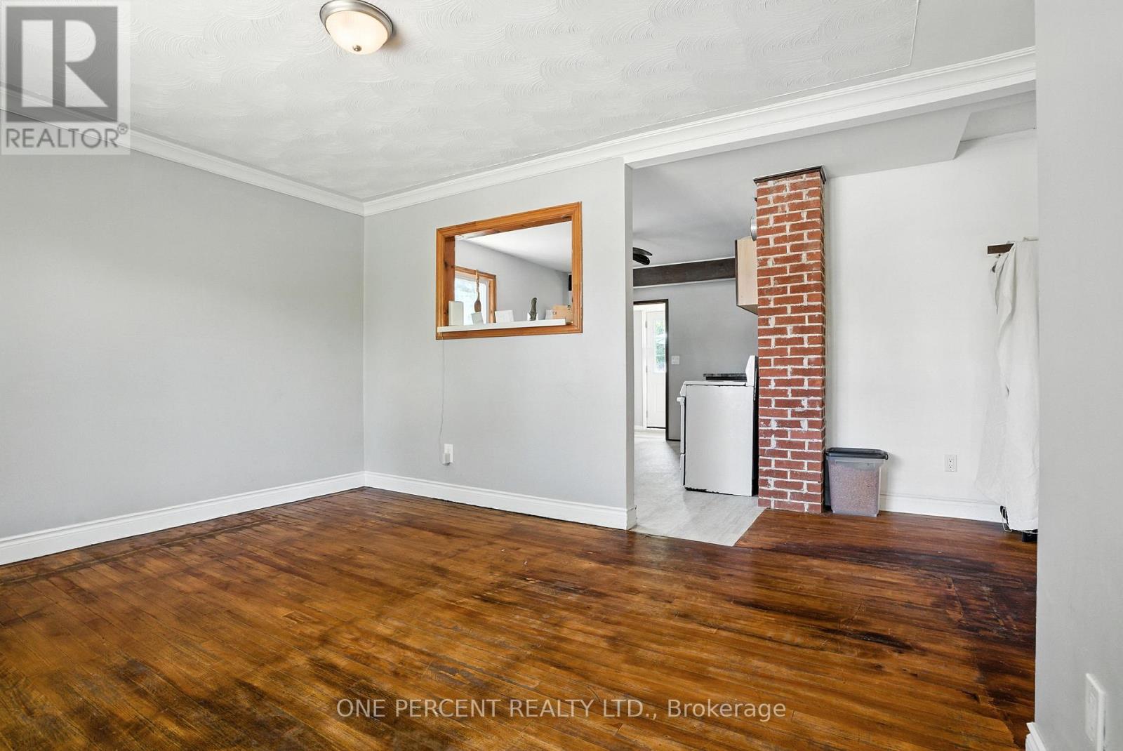 279 Anna Avenue W