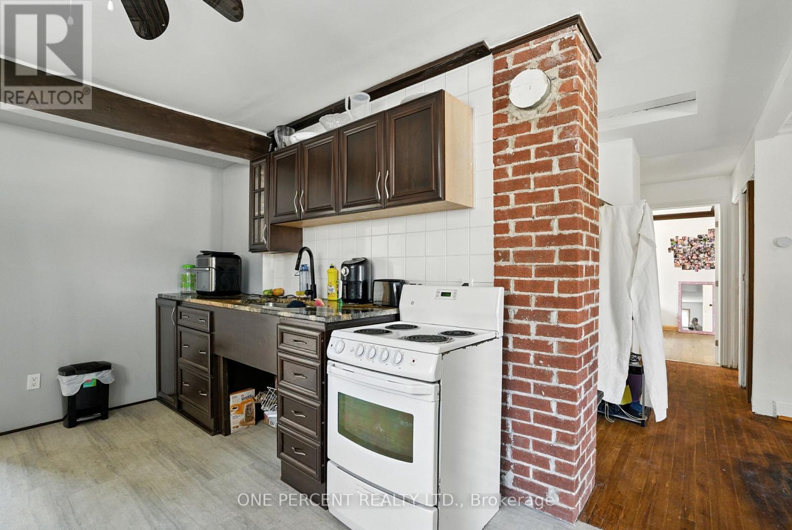 279 Anna Avenue W