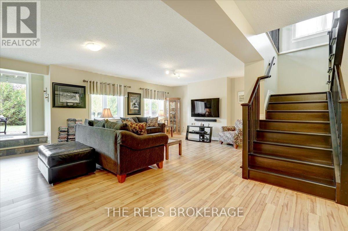 206 Country Lane Drive W