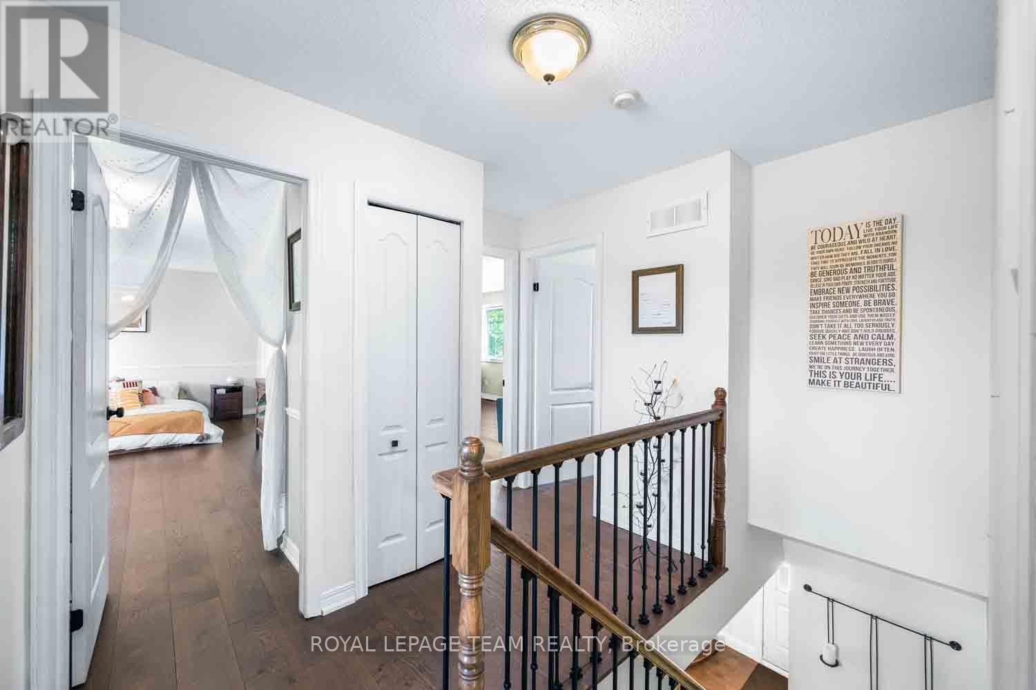 1271 Collier Crescent
