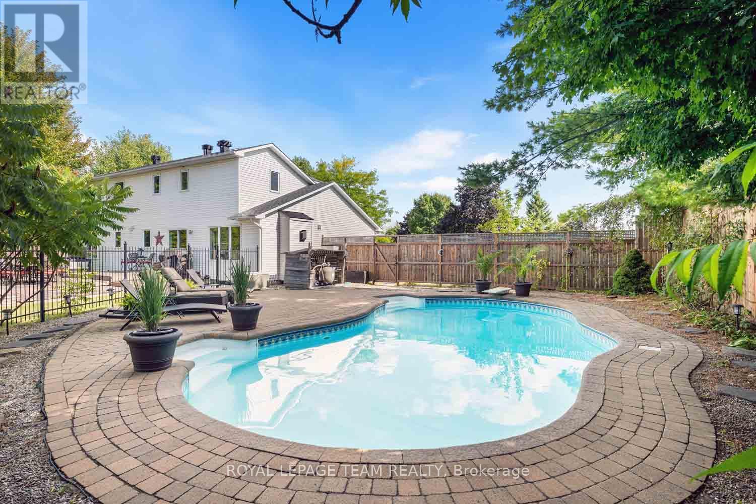 1271 Collier Crescent