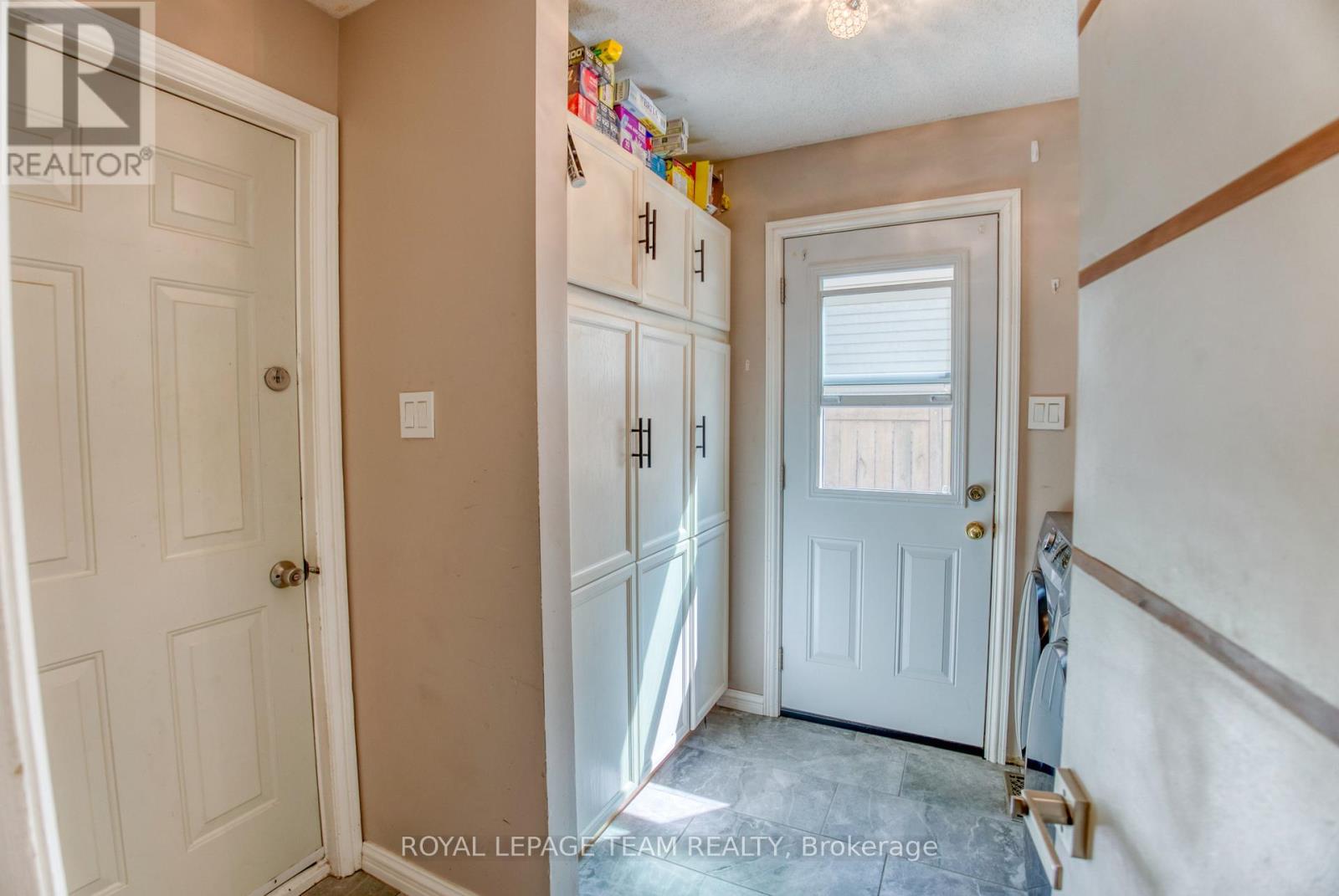 8 Huntsman Crescent