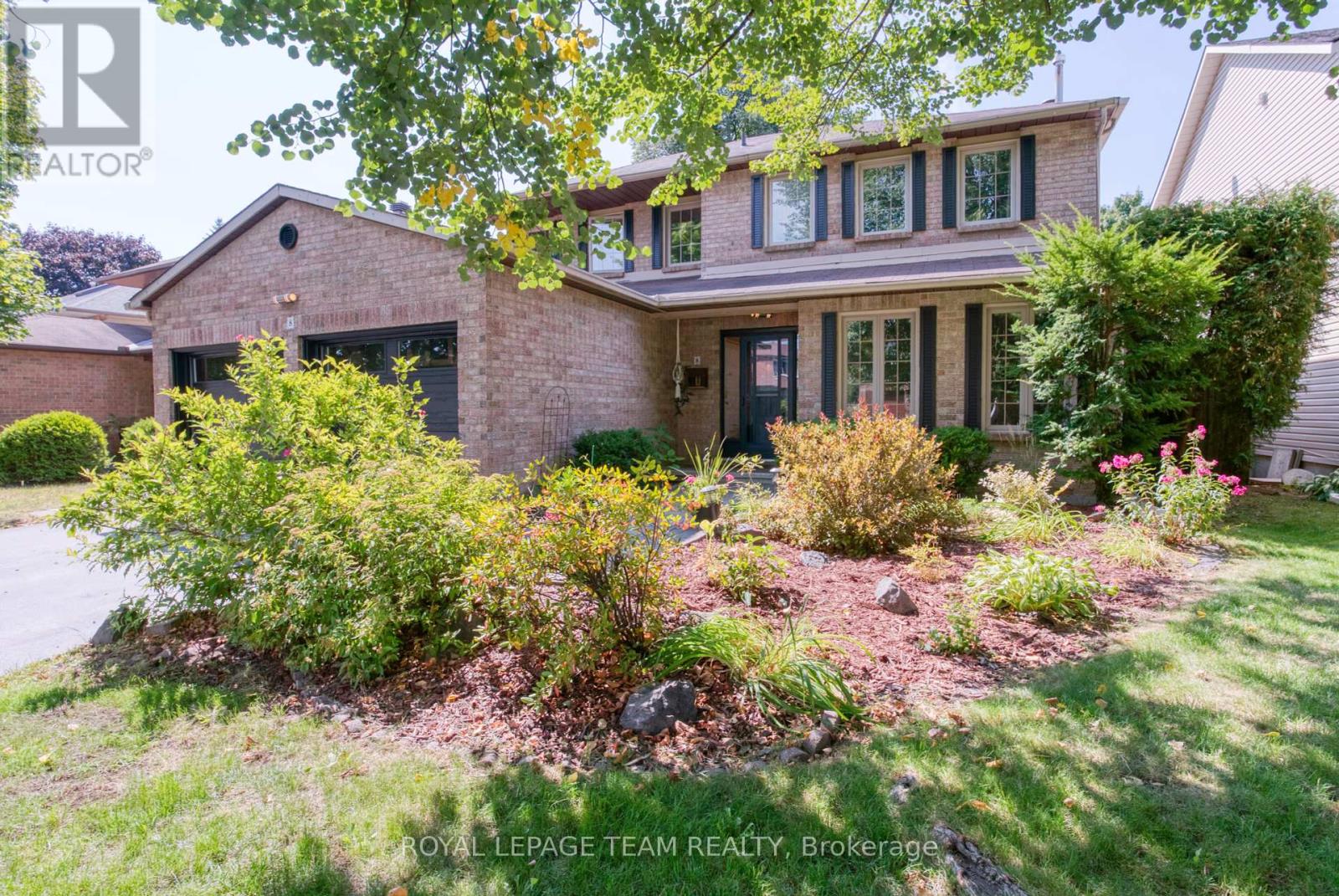 8 Huntsman Crescent