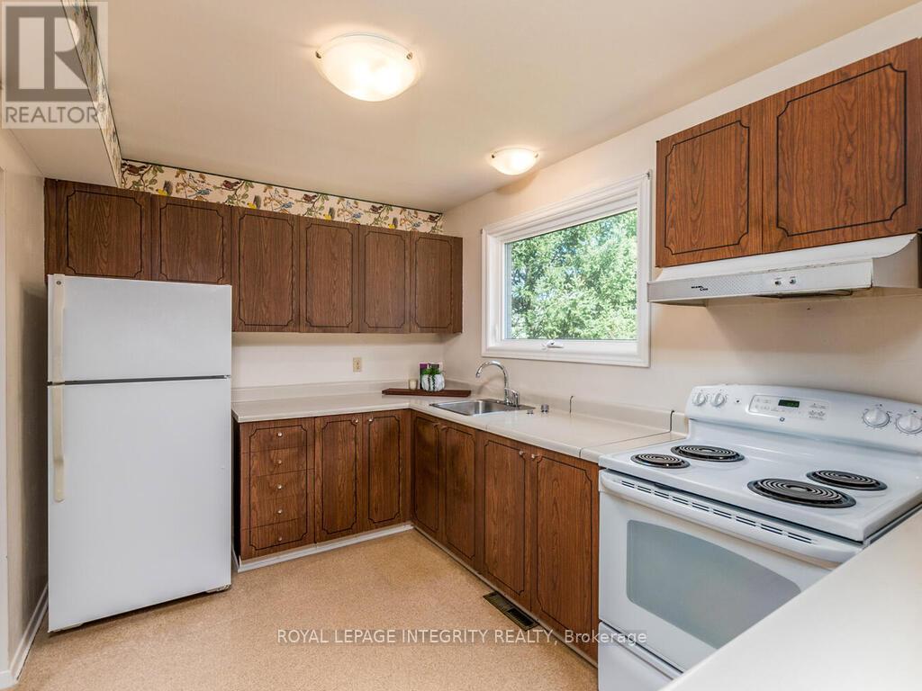 2150 Dutton Crescent