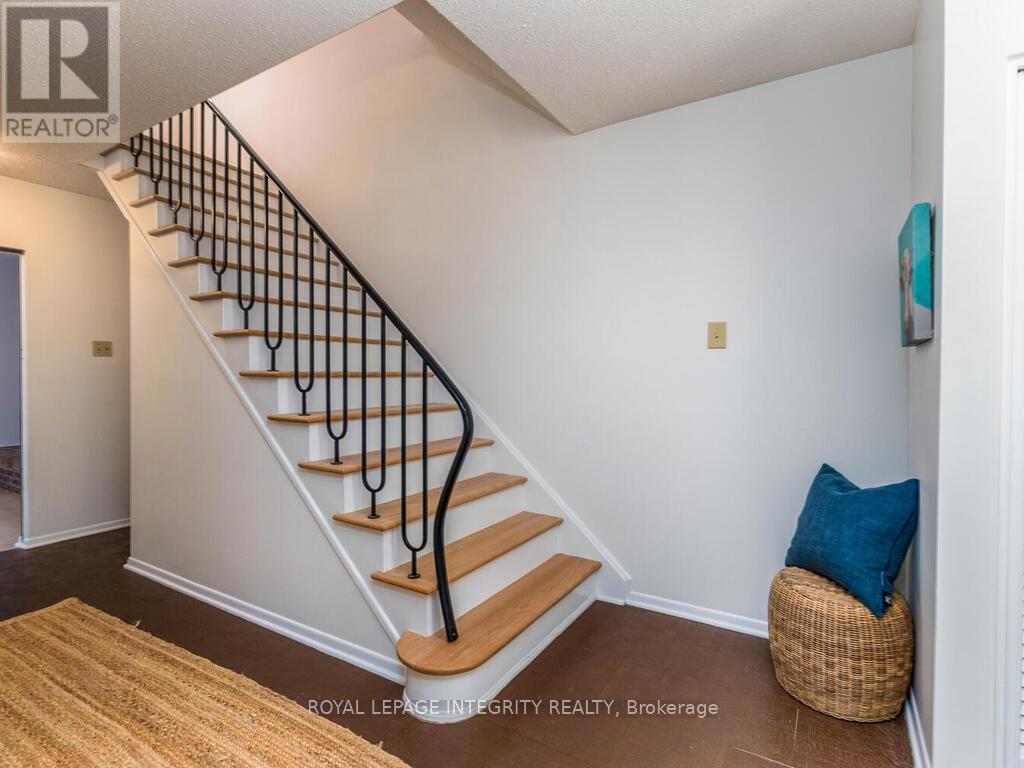 2150 Dutton Crescent