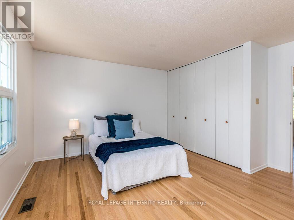 2150 Dutton Crescent