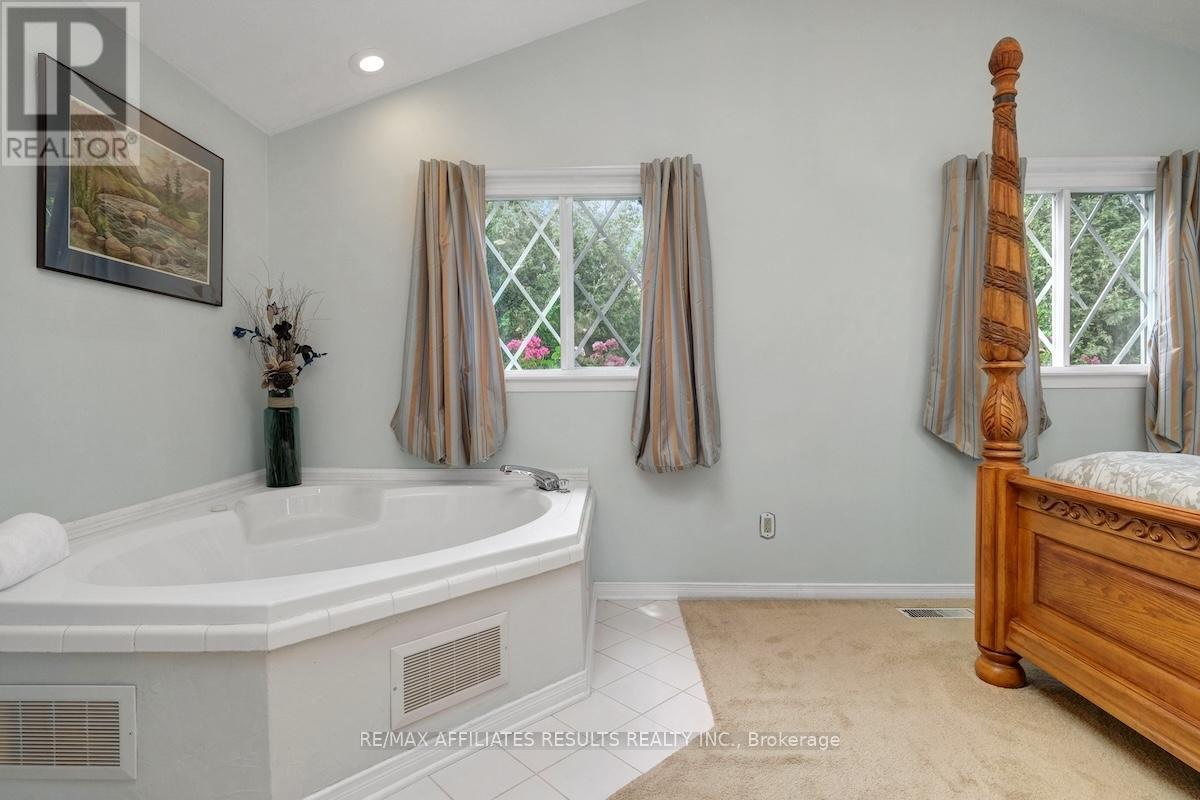 2 Wedgewood Crescent