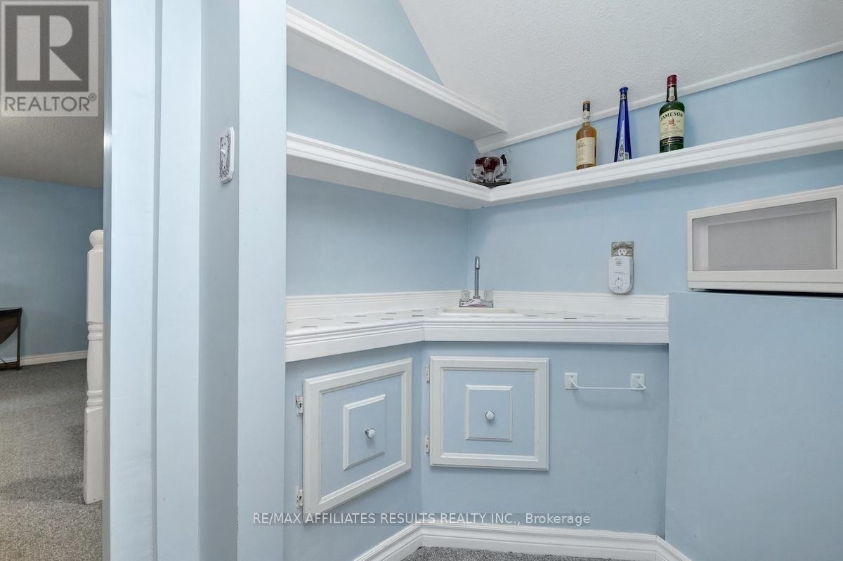 2 Wedgewood Crescent