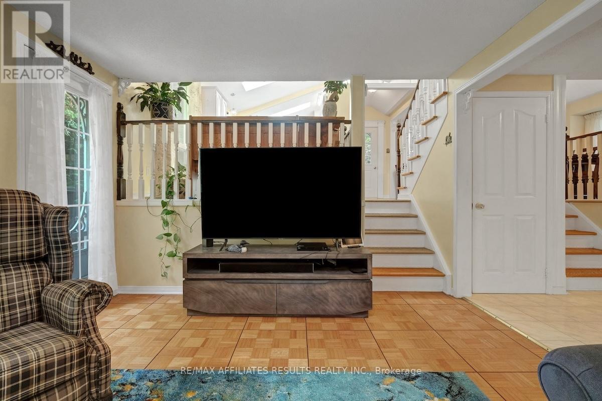 2 Wedgewood Crescent