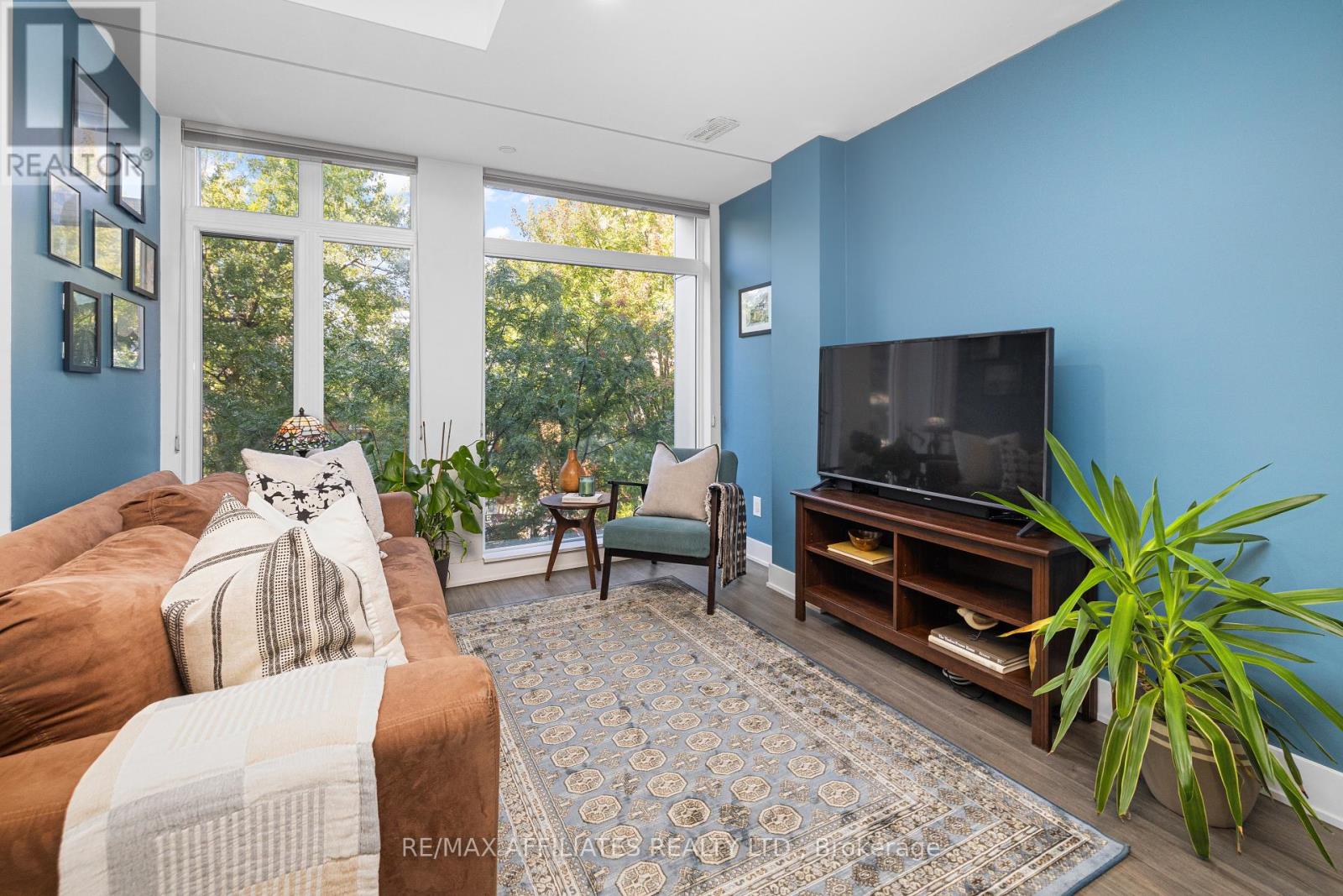 104 Holmwood Avenue