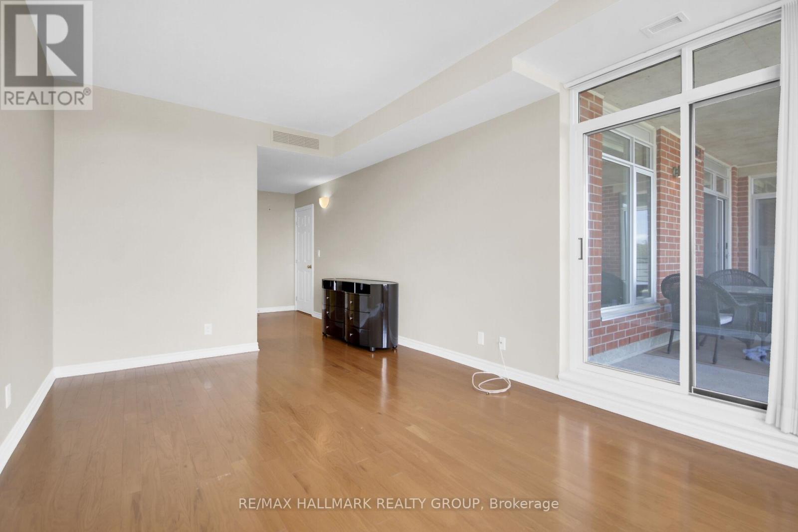 608 - 136 Darlington Private