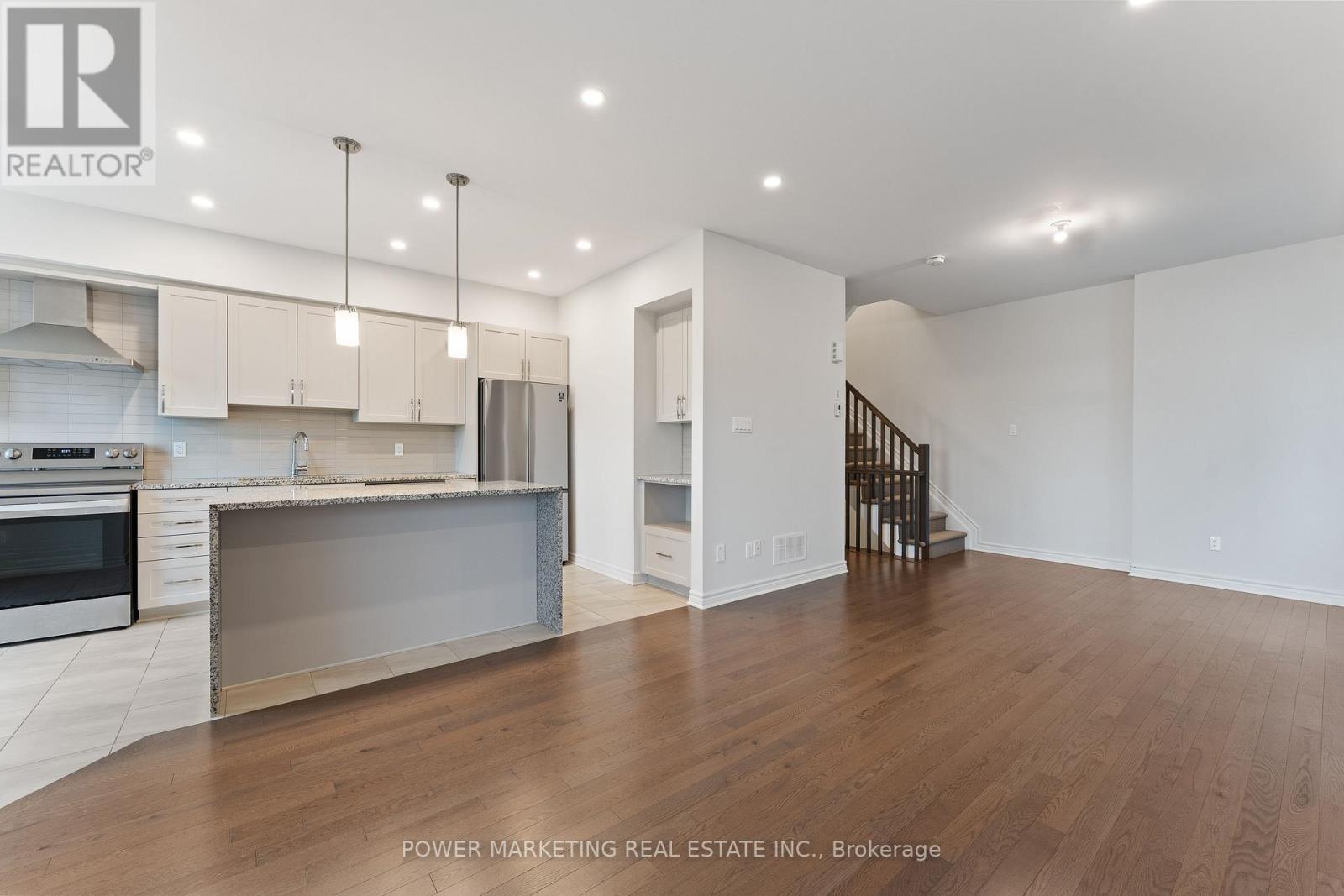 875 Couloir Road