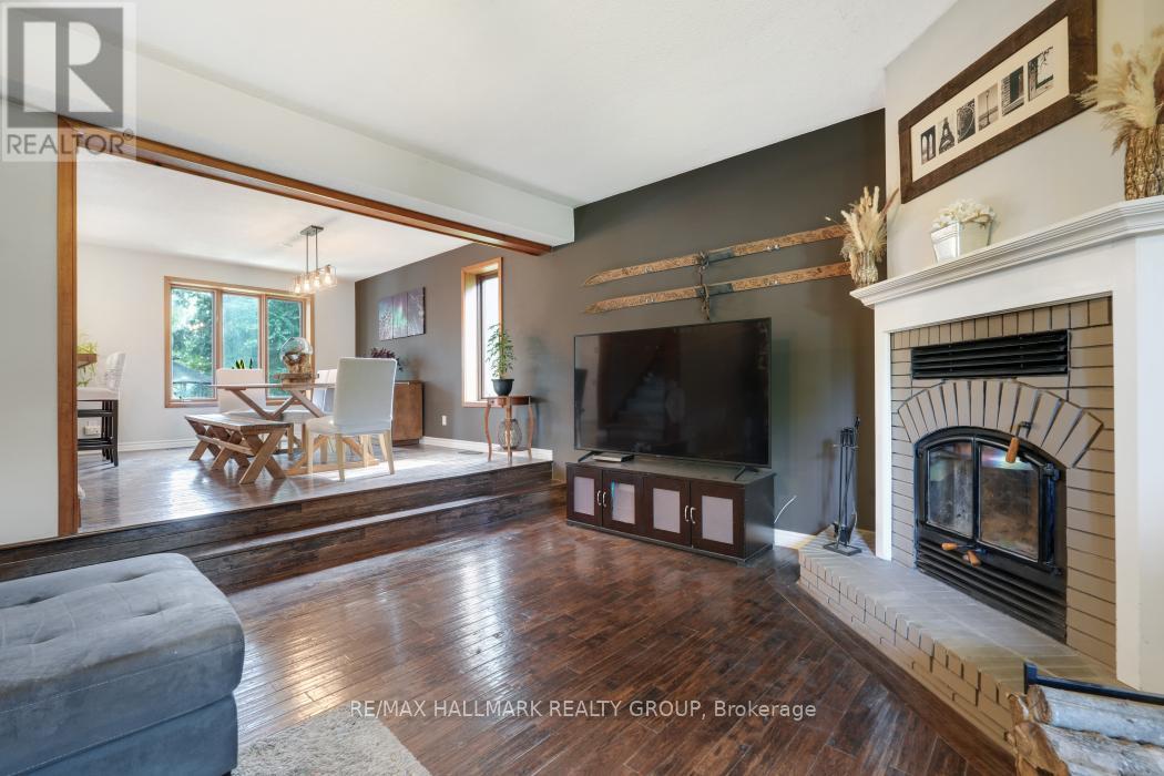 5498 Edgewater Drive