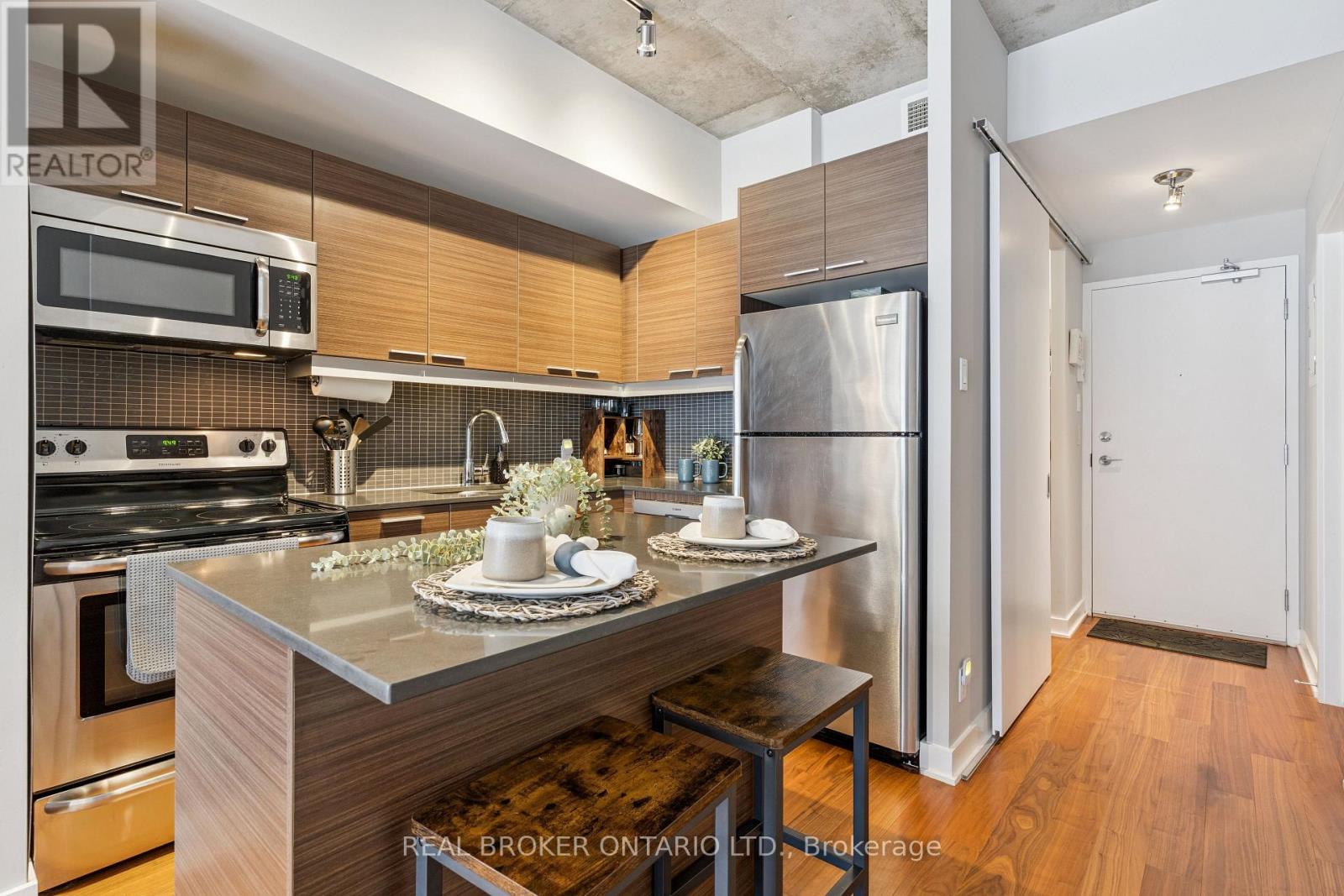 623 - 349 Mcleod Street