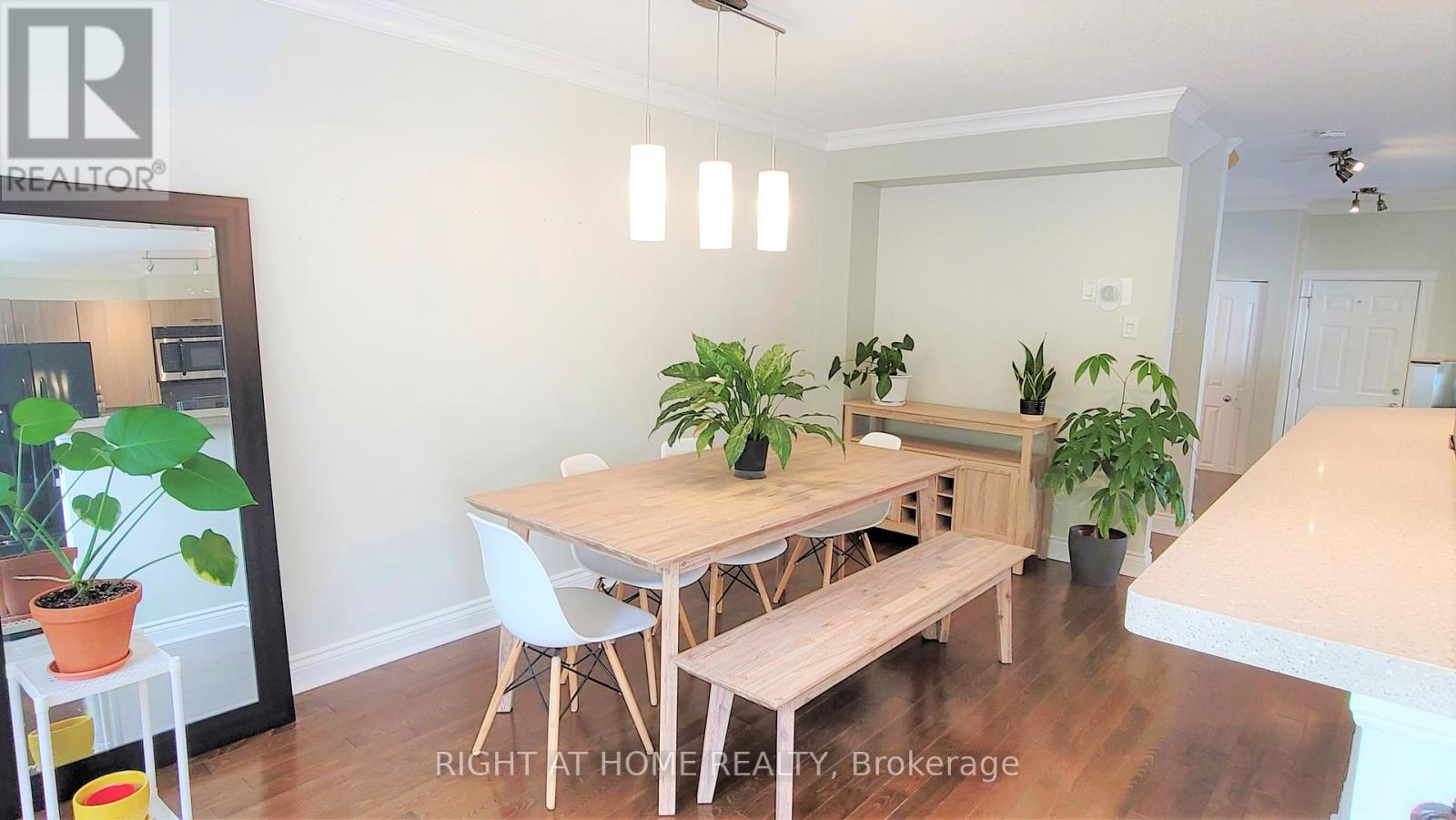 542 Aberfoyle Circle
