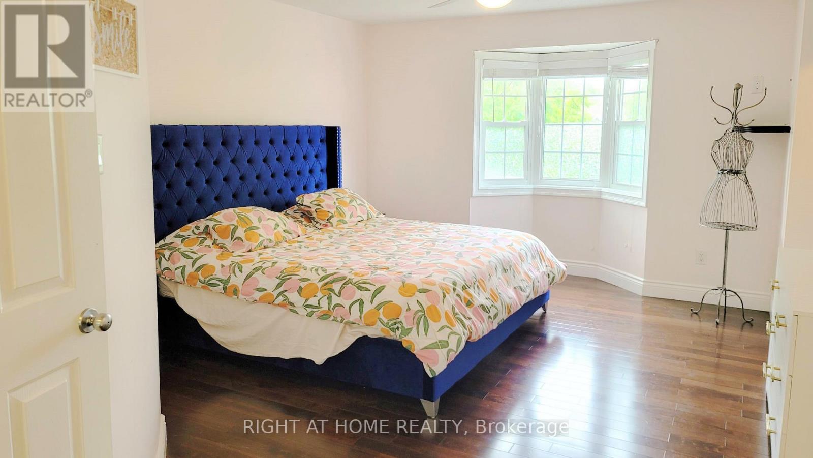 542 Aberfoyle Circle