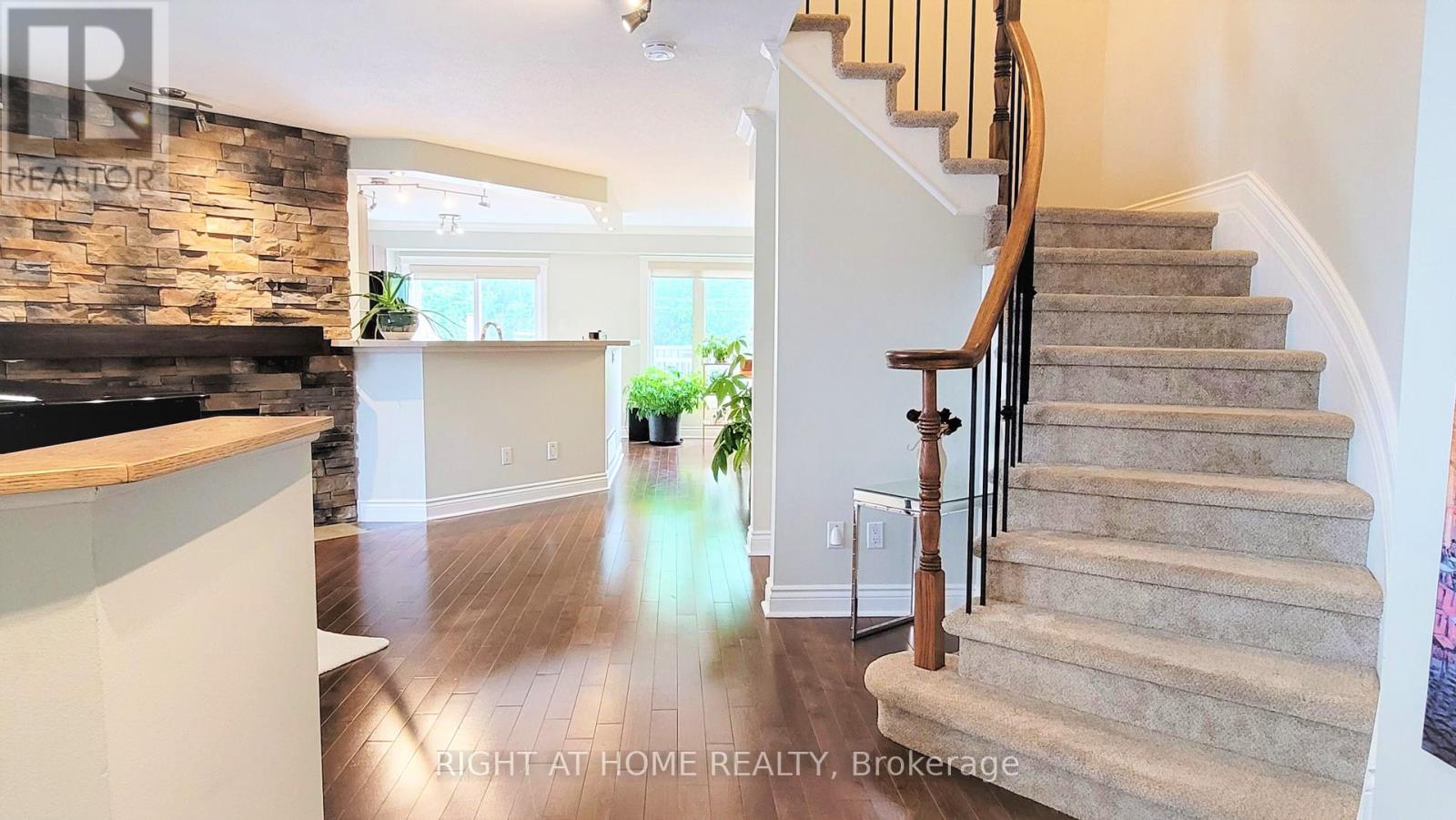 542 Aberfoyle Circle